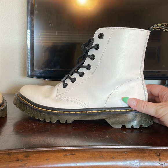 Doc martens dr martens white boots - Picture 3 of 4